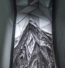 Mehdi Abdolkarimi, “When the Mountains Shall be Set in Motion”, interactive photo and sound installation at Pasio, 180 x 600 x 300 cm, 2016