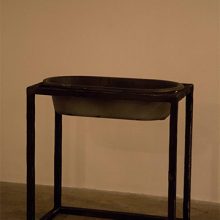 Majid Biglari, “January 13, 2017”, from “The Experience of Dishevelment” series, mixed media (wood, metal, bitumen, bathtub, etc.), 87 x 50 x 88 cm, unique edition, 2017